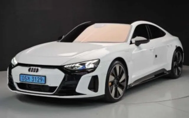 더뉴G70슈팅브레이크 중고차 e-트론 GT GT 콰트로 프리미엄 매물 사진 8 - 2024/10 3,730km