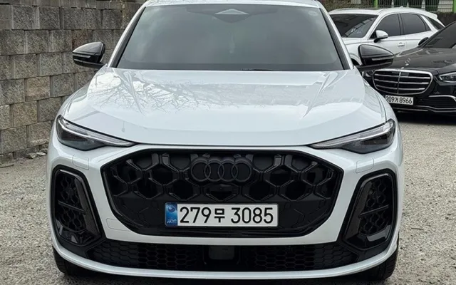 더뉴G70슈팅브레이크 중고차 Q5 (80A) 40 TDI 콰트로 S-라인 블랙 에디션 매물 사진 9 - 2025/07 16,295km
